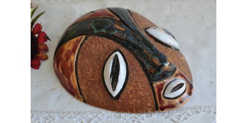 Masque africain émaillé polychrome en argile