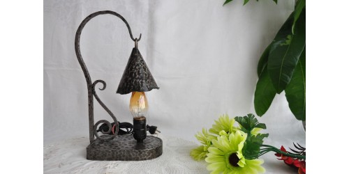 Lampe de table en fer forgé artisanale