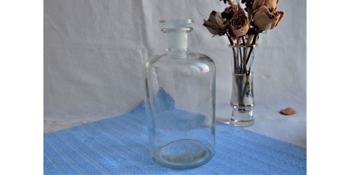 Grande bouteille de laboratoire en verre clair