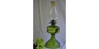 Lampe à huile verte à cheminée d'origine