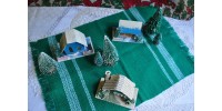 Petit village de Noël avec maisons et sapins - 2