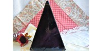 Pyramide décorative en verre vitrail noir